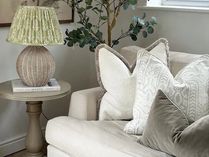 Embroidered cushion in totem linen in ivory Embroidered Cushion In Totem Linen In Ivory -Andrew Martin Store 149195 2025 01 27 08 58