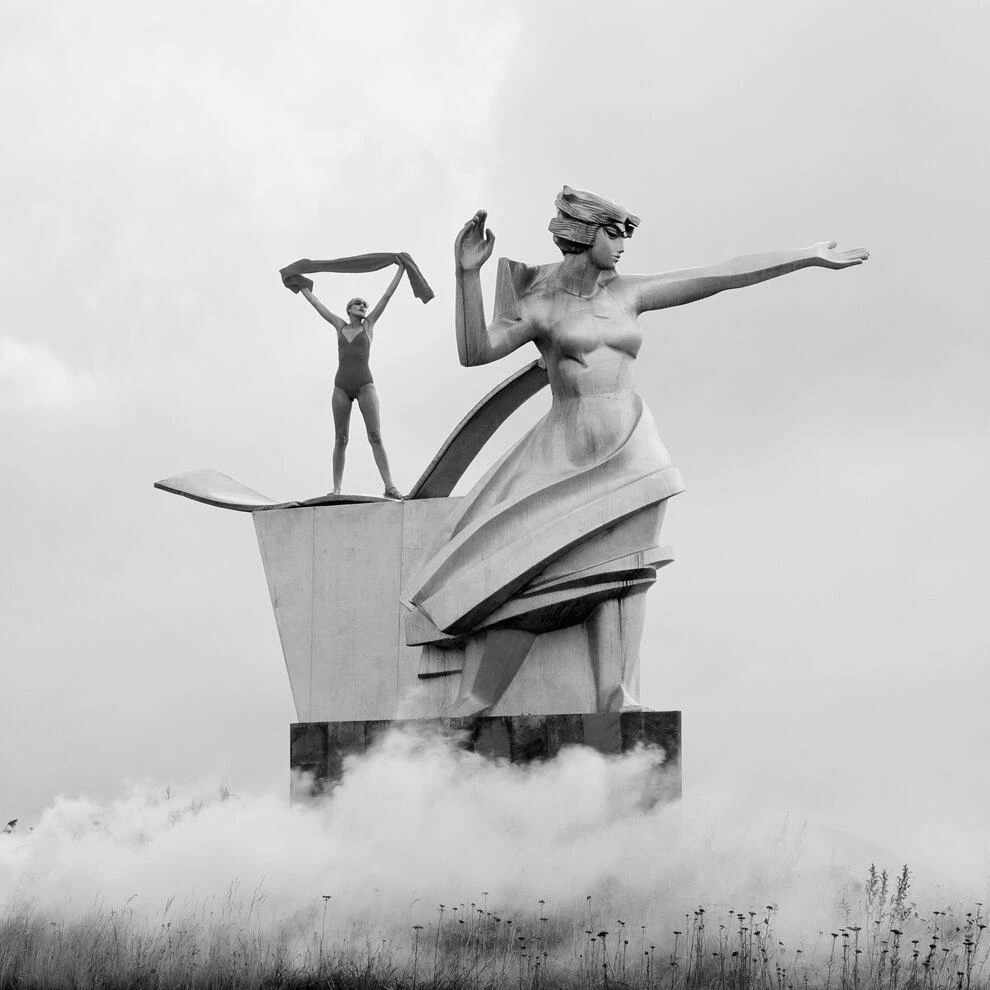 Statuesque ~ Jerry Hall Photographic Artwork Statuesque ~ Jerry Hall Photographic Artwork -Andrew Martin Store 315378 statuesque